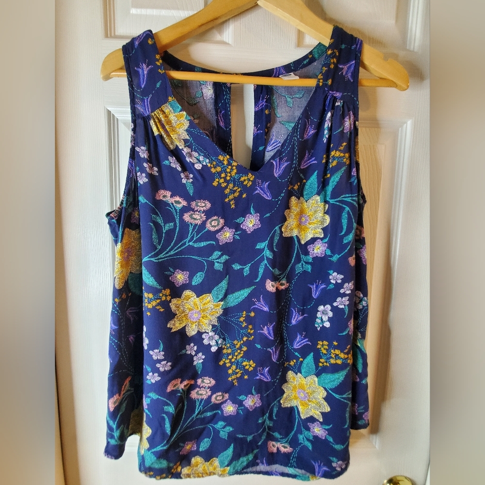 Gently Worn Old Navy L Sleeveless Navy Floral Blouse Soft Rayon